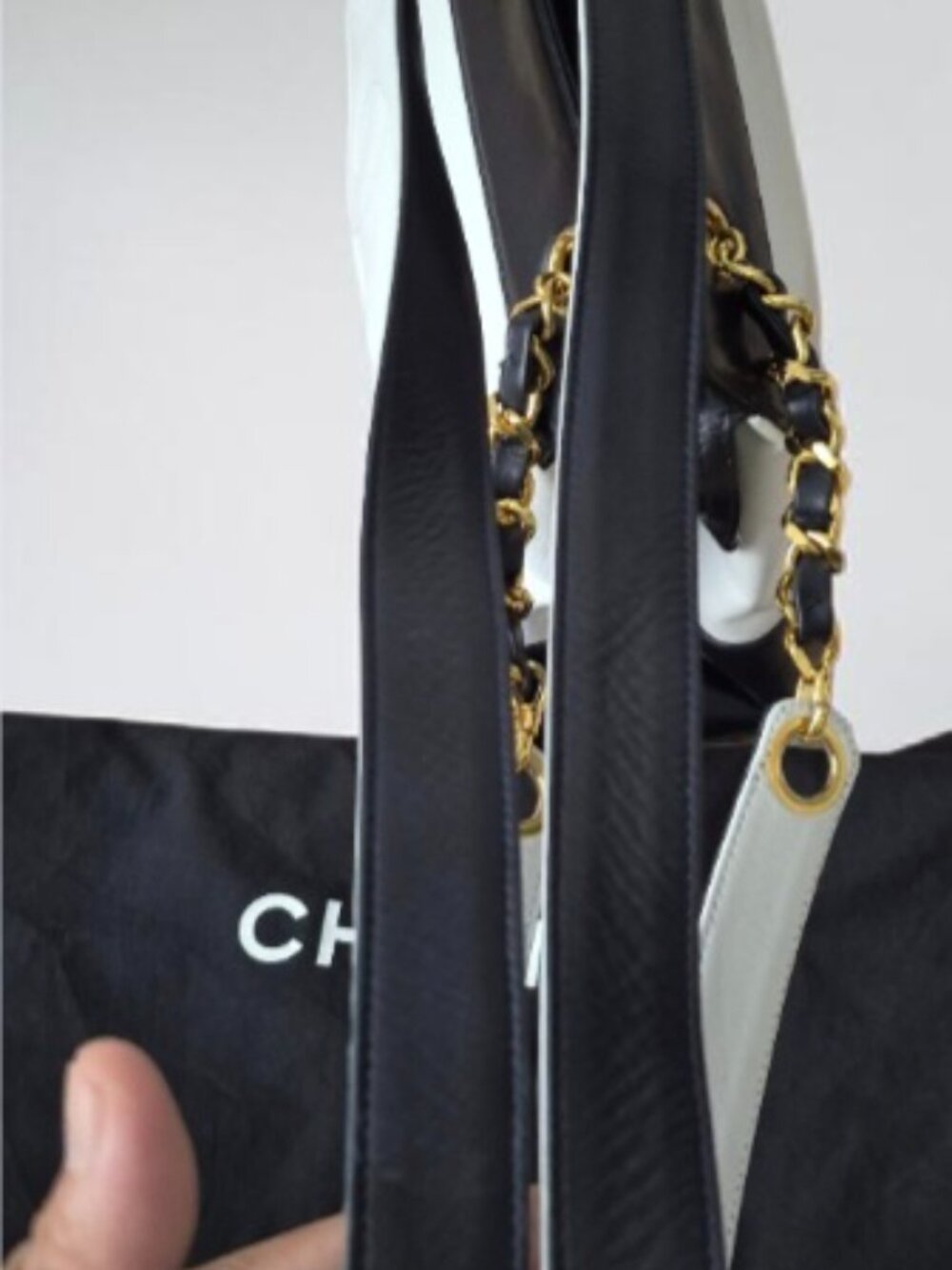 Authentic preloved Chanel vintage tote bag - Picture 6 of 16